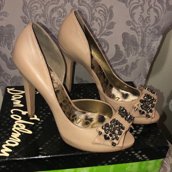 Shoes - Picture 2 of 5